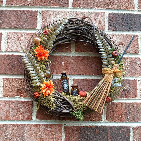 SALE‼️Witches Wreath - Picture 1 of 3